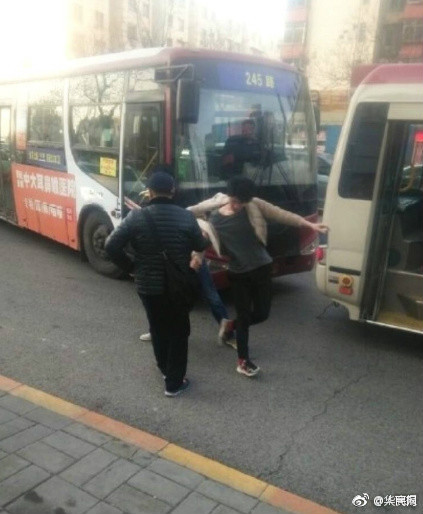 {随机关键词}