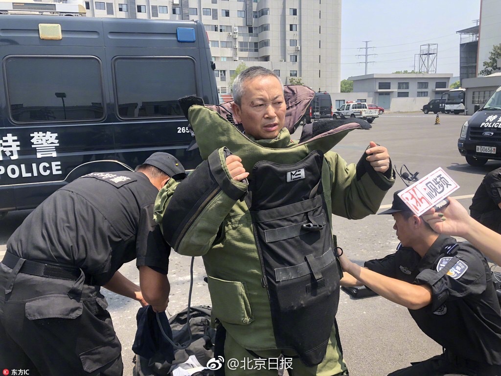 {随机关键词}