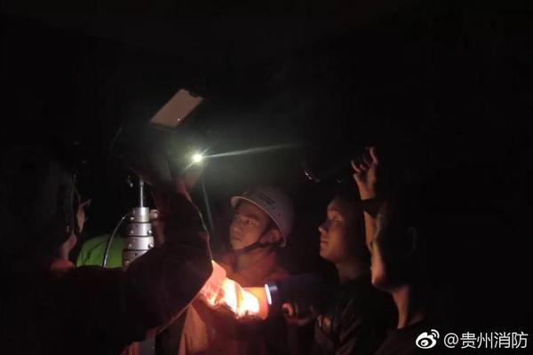白袜体育生打飞机搞鸡视频