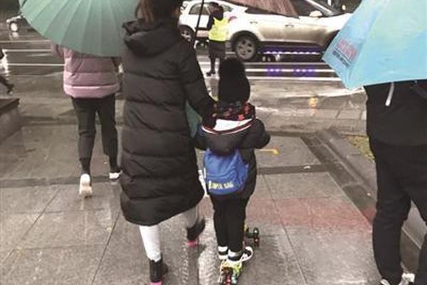 {随机关键词}